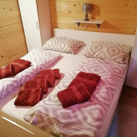 Apartma Suzy Pobegi Eksteriør bilde